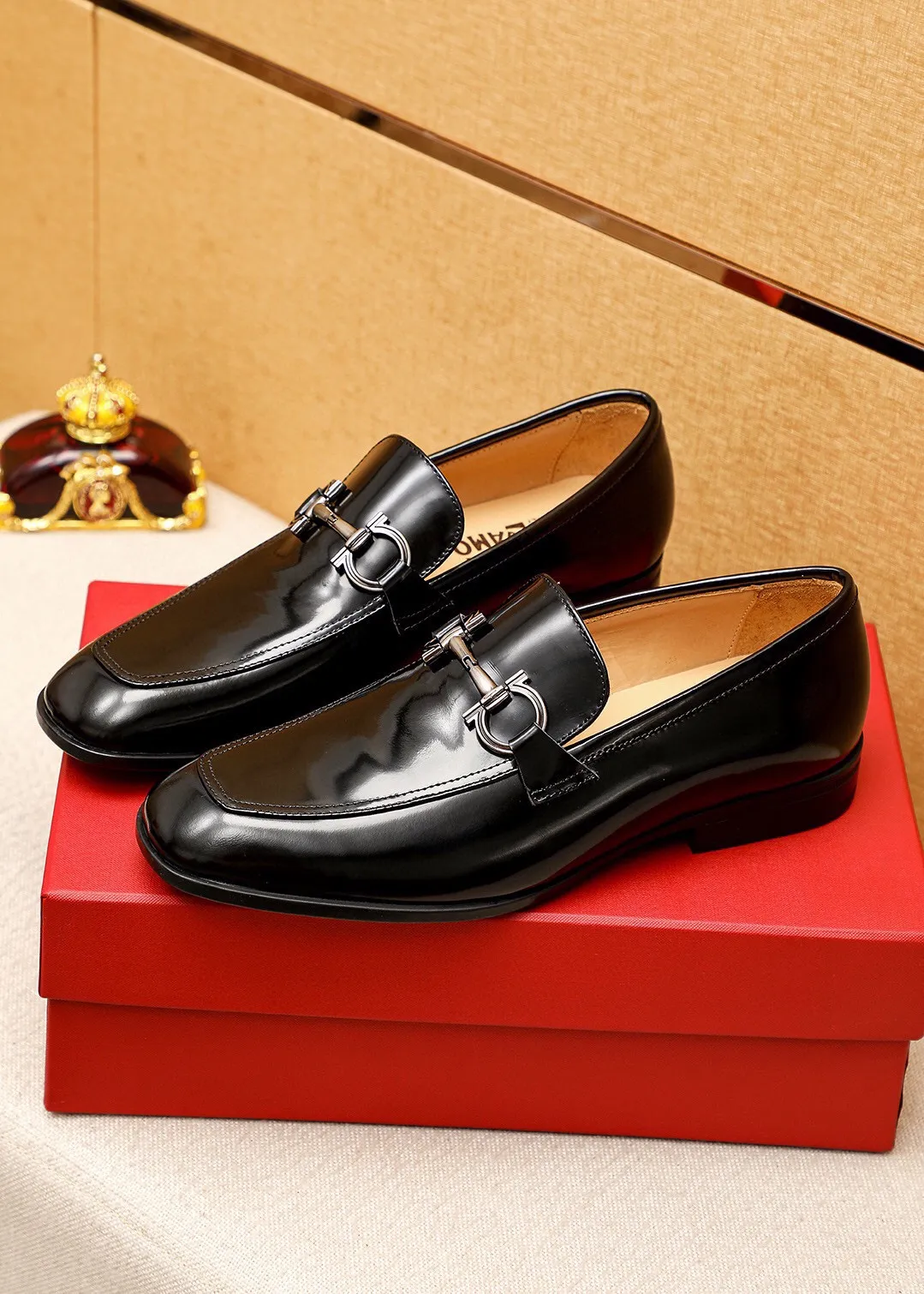 Men's shoes 💰480 💐 Product trademark: Ferragamo "Ferragamo" casual leather shoes Regular size: 38-44 (45🉑️customized) Product materials: Selected imported first-layer open-edge beaded cowhide upper + luxury hardware buckle, imported water-dyed cowhide leather lining. Strong three-dimensional visual effect, original rubber outsole Color: 3⃣️seed leather materials available